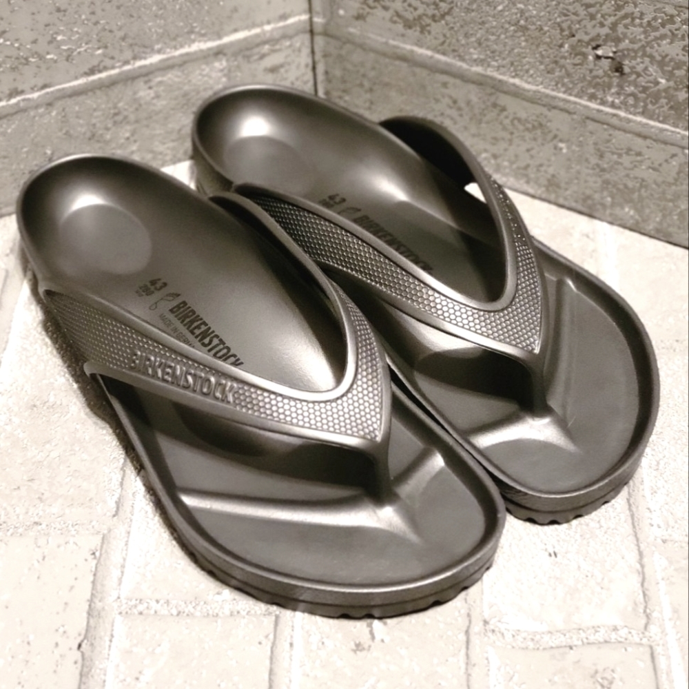 NWOT Mens Birkenstock Honolulu Metallic Gray Flip Flops